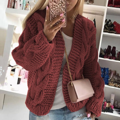 Damen Strickjacke mit auffälligem Zopfdesign und oversized Schnitt Stalluxe