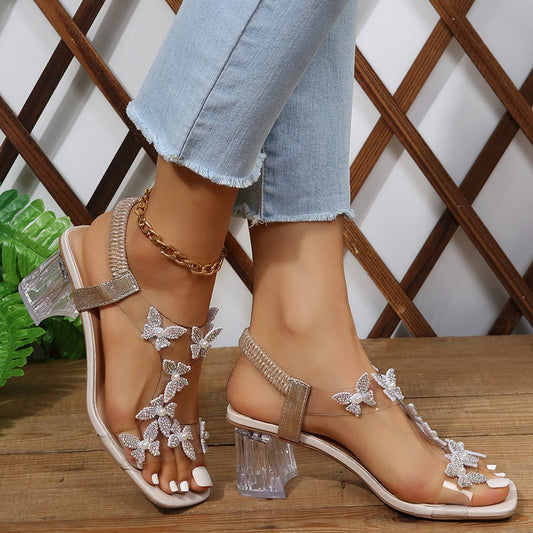 Damen Glamouröse Sandalen mit funkelnden Schmetterlingsdetails und transparentem Blockabsatz Stalluxe