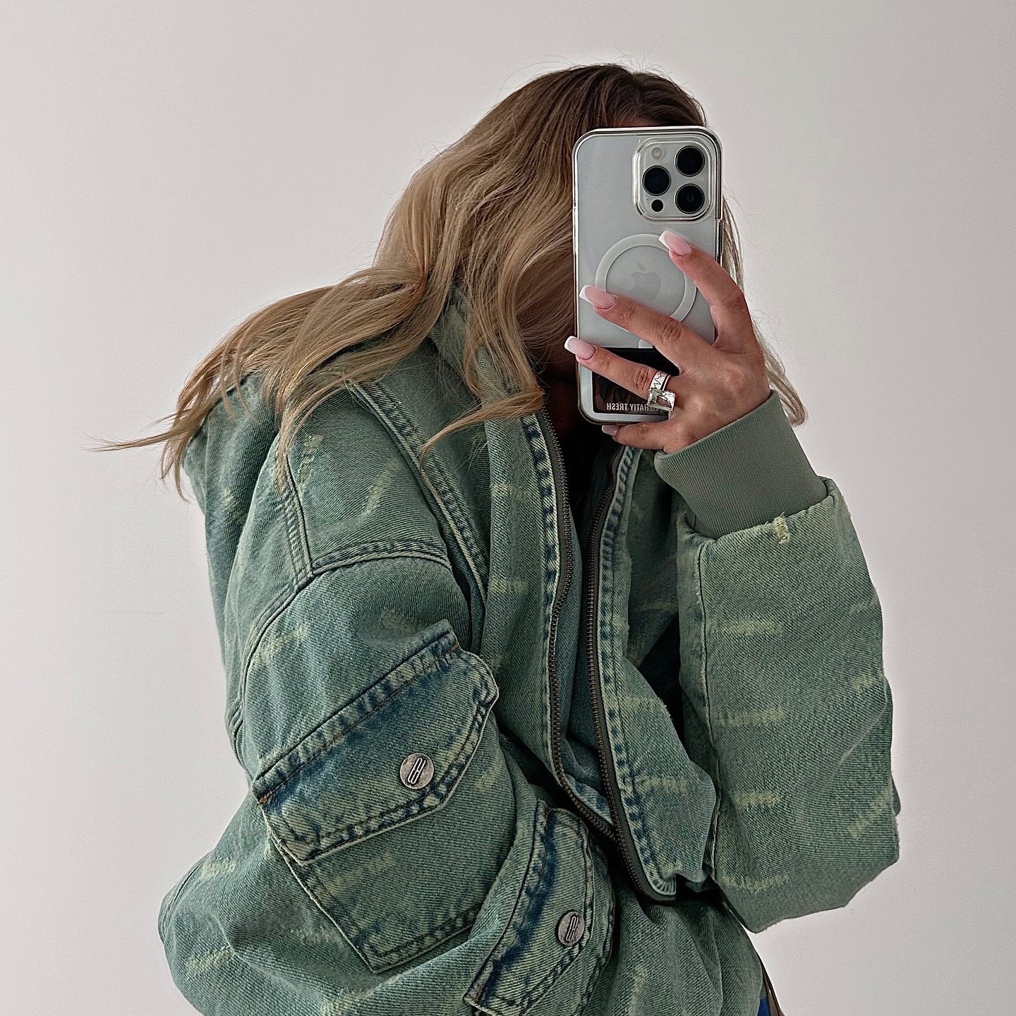 Damen Oversized Denimjacke mit lässigem Schnitt und praktischen Taschen Stalluxe