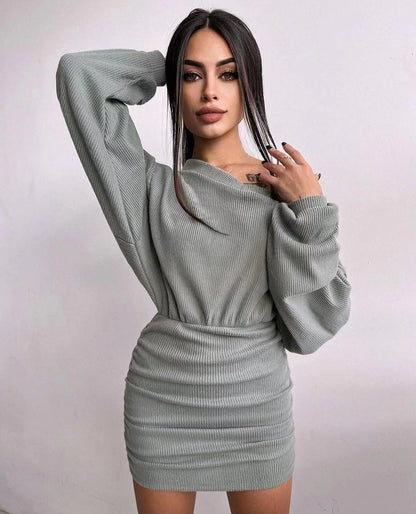 Damen Minikleid mit asymmetrischem Design und weitem Kragen Stalluxe
