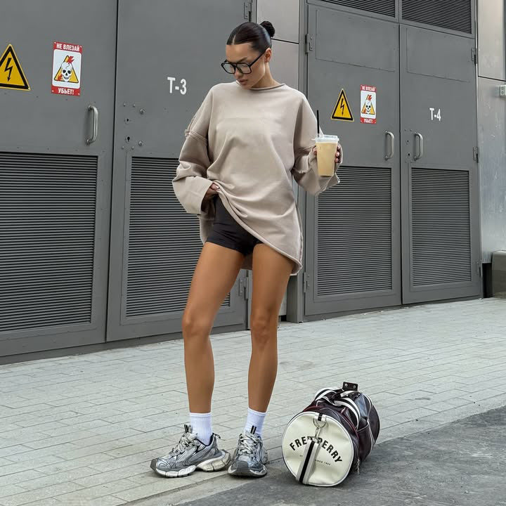 Damen Oversize Sweatshirt mit asymmetrischem Schnitt Stalluxe