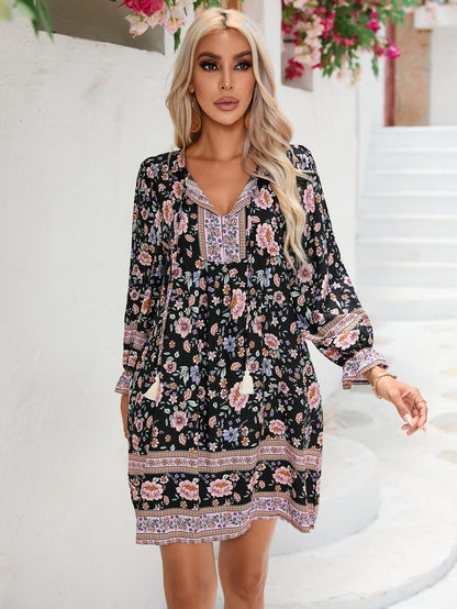 Damen Boho-inspiriertes Minikleid mit voluminösen Ärmeln und floralen Verzierungen Stalluxe