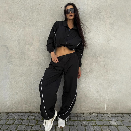 Damen funktionale Windjacke mit kurzem Schnitt und reflektierenden Akzenten Stalluxe