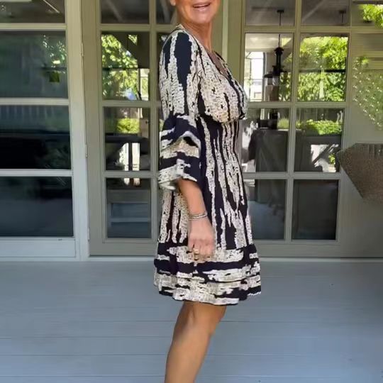 Damen Wickelkleid mit voluminösen Ärmeln und dekorativem Muster Stalluxe