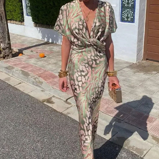 Damen Wickelkleid mit elegantem Leopardenmuster und tiefem V-Ausschnitt Stalluxe