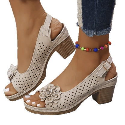Damen Clogs mit dekorativem Blumendetail und perforierter Oberfläche Stalluxe