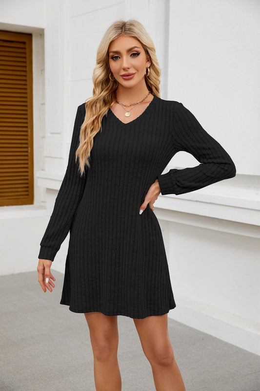 Damen enganliegendes Strickkleid mit V-Ausschnitt und feinem Rippdesign Stalluxe