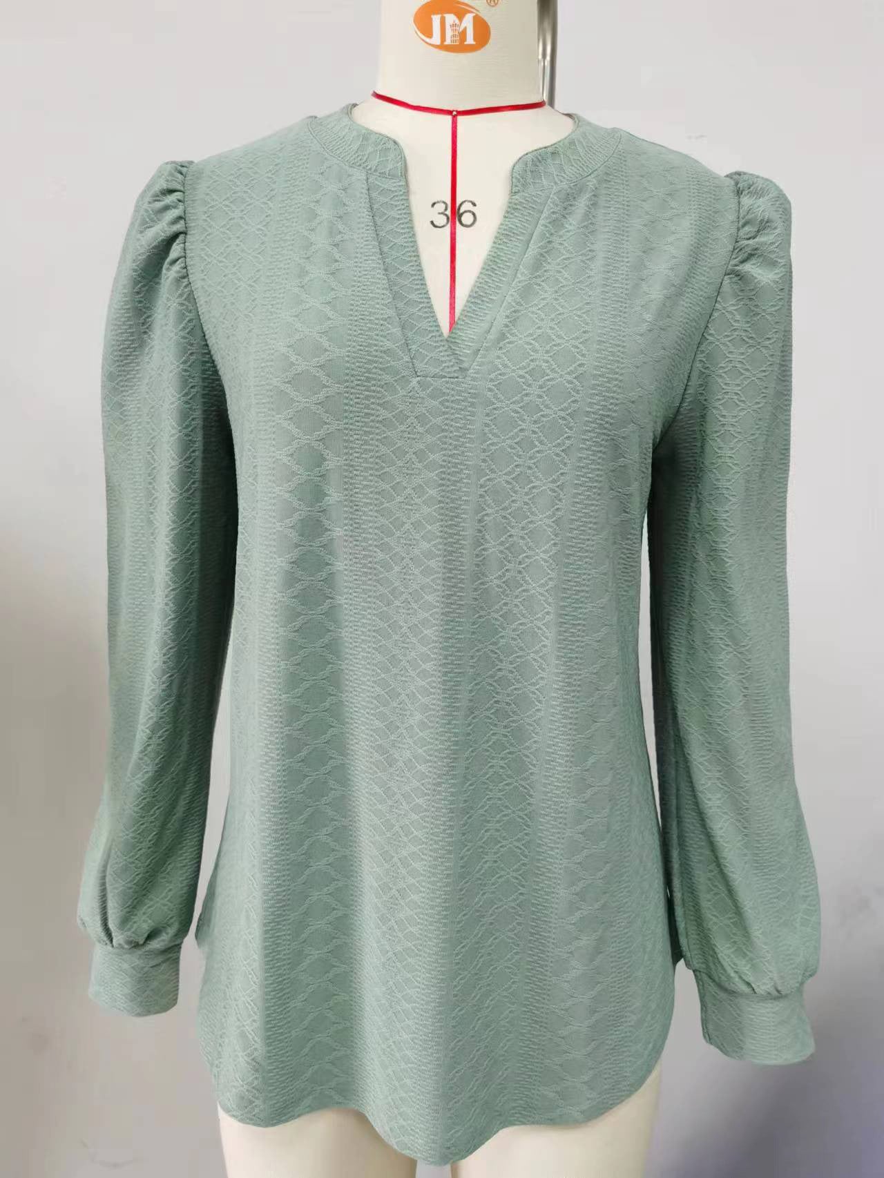 Damen Blusenshirt mit elegantem V-Ausschnitt und strukturiertem Muster Stalluxe