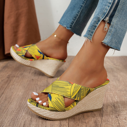Damen Wedge-Sandalen mit floralem Design und rutschfester Sohle Stalluxe