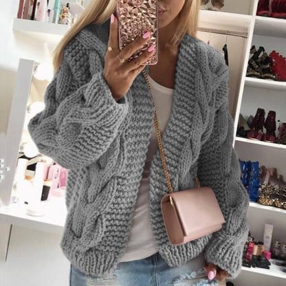 Damen Strickjacke mit auffälligem Zopfdesign und oversized Schnitt Stalluxe