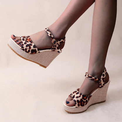 Damen Keil-Sandalen mit geflochtenem Riemendesign und komfortabler Sohle Stalluxe