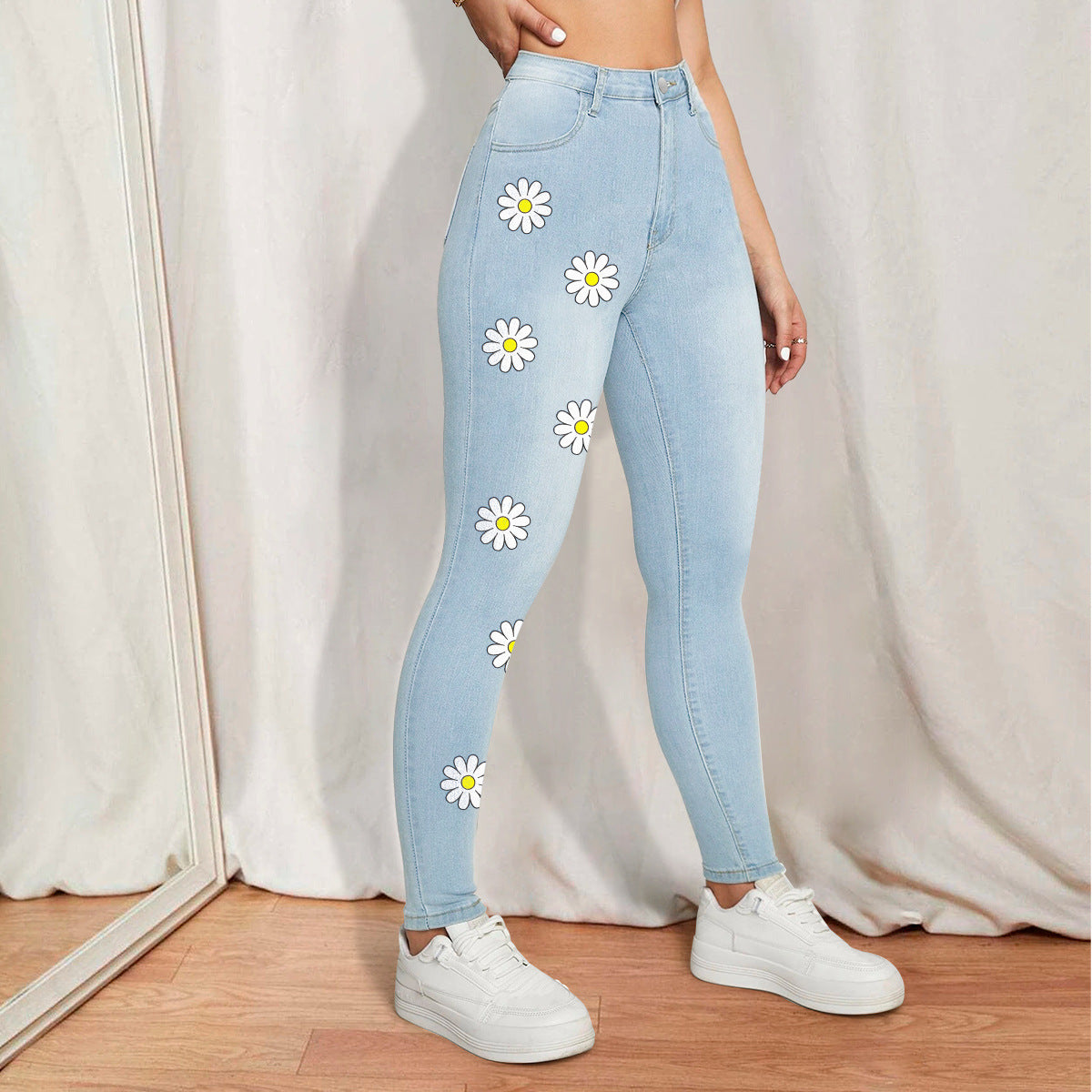 Damen Hochtaillierte Skinny-Jeans mit stilvollen Blumenapplikationen Stalluxe Hellblau