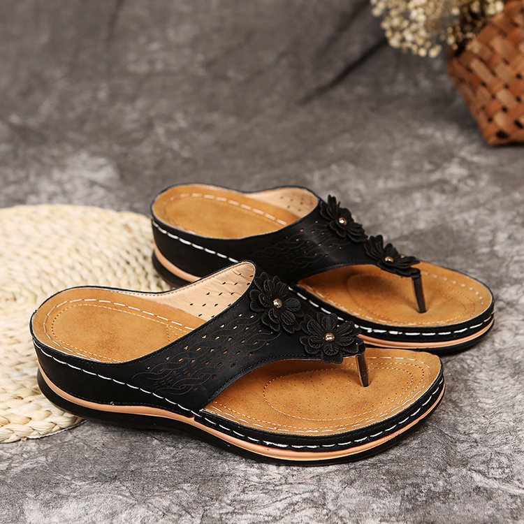 Damen Zehentrenner-Sandalen mit luftiger Oberflächenstruktur und floralem Design Stalluxe