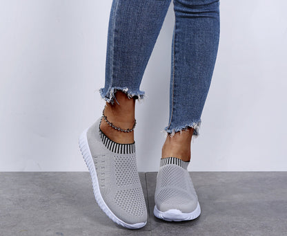 Damen Sportliche Slip-On Sneakers mit elastischem Strickoberteil und rutschfester Sohle Stalluxe