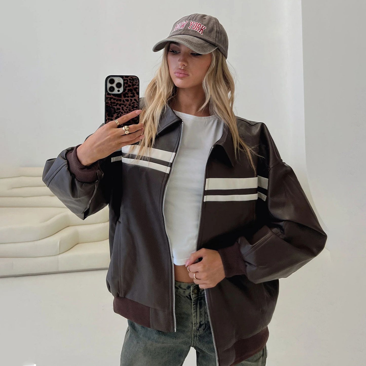 Damen modische Kunstlederjacke mit sportlichem Streifen-Design und lässigem Schnitt Stalluxe Braun