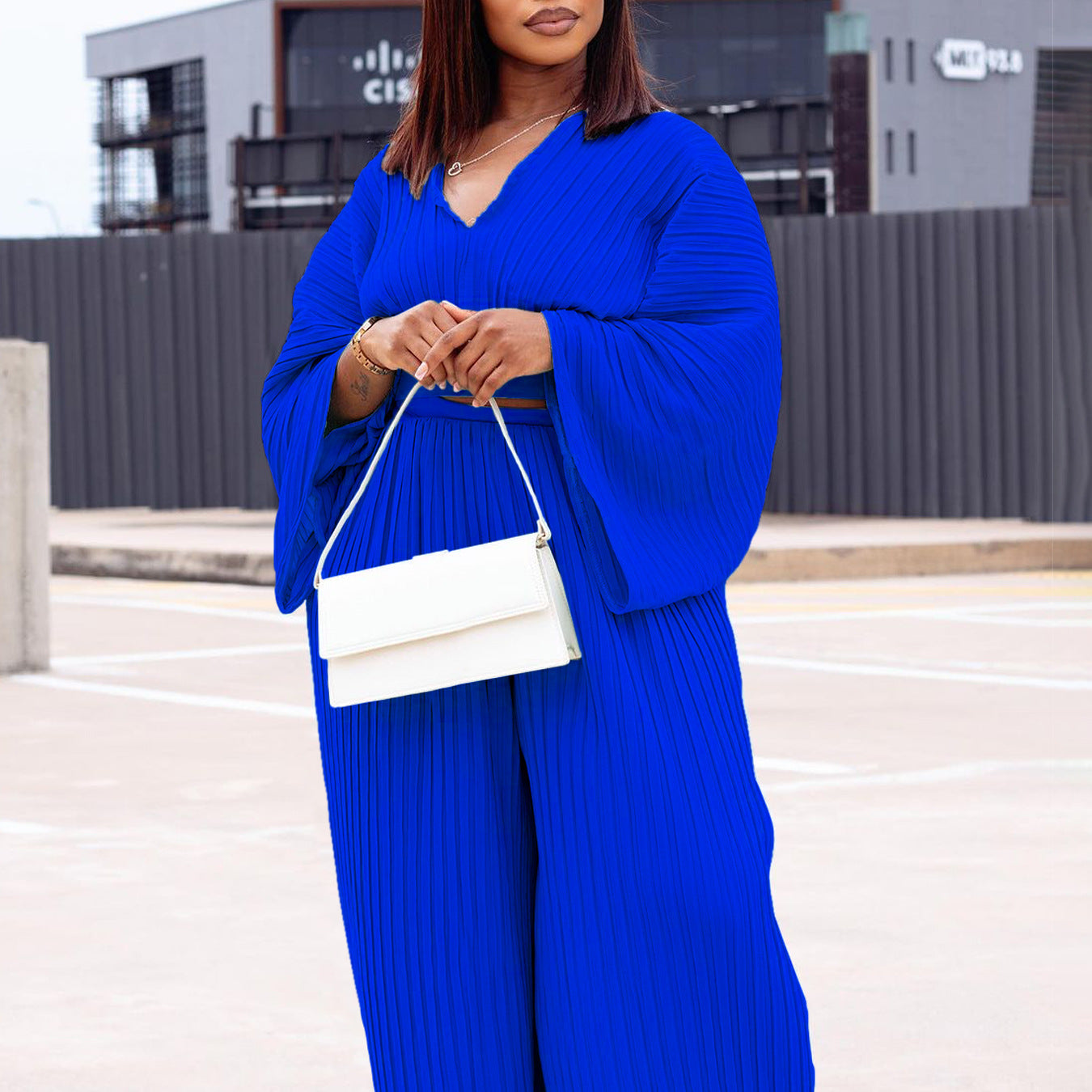 Damen Plissierter Jumpsuit mit voluminösen Ärmeln und taillierter Passform Stalluxe