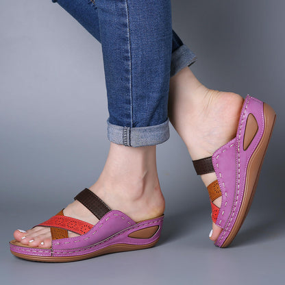 Damen Wedge-Pantoletten mit luftiger Schnittführung und dekorativen Schnittdetails Stalluxe