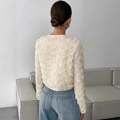 Damen kurz geschnittene Blütenjacke mit floralem Design und sanften Texturen Stalluxe