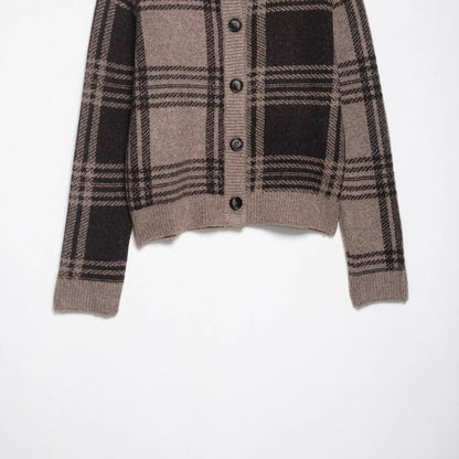 Damen modische Strickjacke mit Karomuster und Knopfdetails Stalluxe