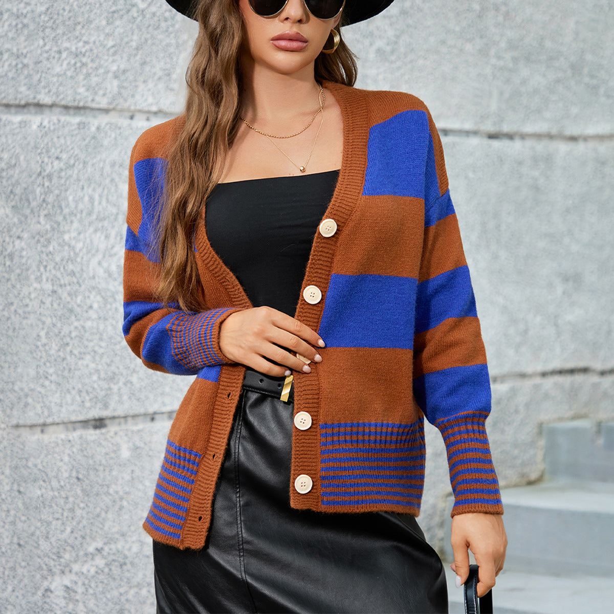Damen Strickjacke mit auffälligem Streifenmuster und großen Knöpfen Stalluxe