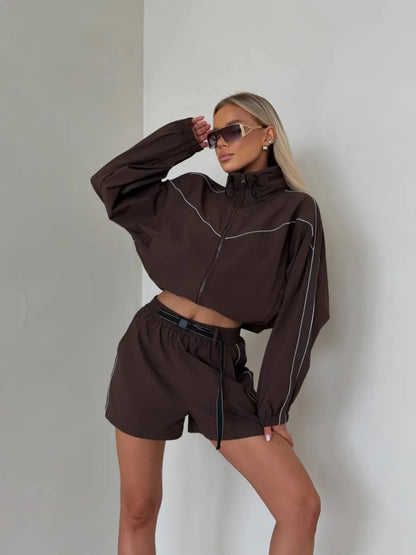 Damen sportlicher Zweiteiler mit cropped Jacke und Shorts Stalluxe