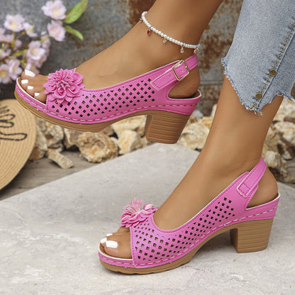 Damen Clogs mit dekorativem Blumendetail und perforierter Oberfläche Stalluxe