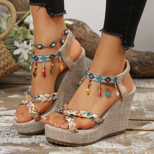 Damen Wedge-Sandalen mit buntem Geometrie-Muster und stylishen Riemen Stalluxe