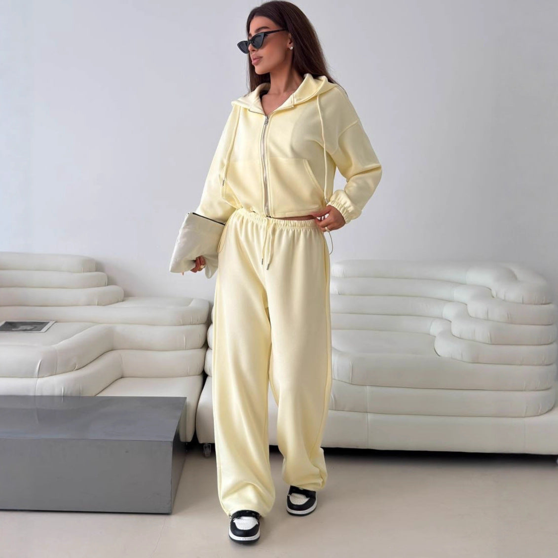Damen modischer Hoodie mit kurzem Schnitt und passenden Jogginghosen Stalluxe