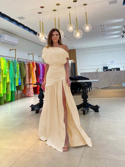 Damen Elegantes Abendkleid mit schulterfreiem Design und hohem Schlitz Stalluxe