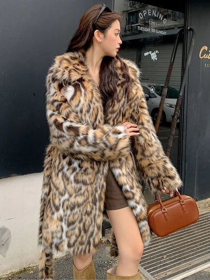 Damen Elegante und modische Kunstpelzjacke mit animalischem Muster Stalluxe