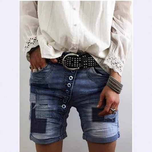 Damen modische Denim-Shorts mit funktionalen Taschen und distressed Akzenten Stalluxe