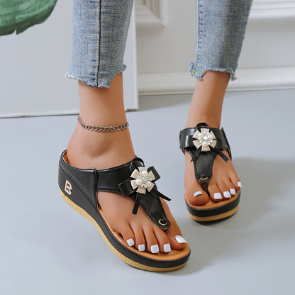 Damen Komfortable Wedge-Pantoletten mit eleganten Blumenapplikationen Stalluxe