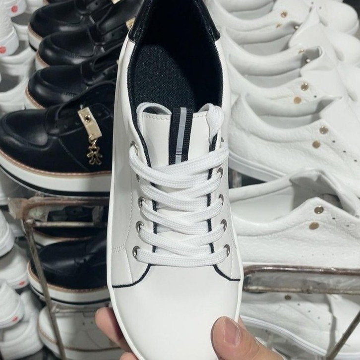 Damen Plateau-Sneaker mit floralem Applikationsdesign und rutschfester Sohle Stalluxe