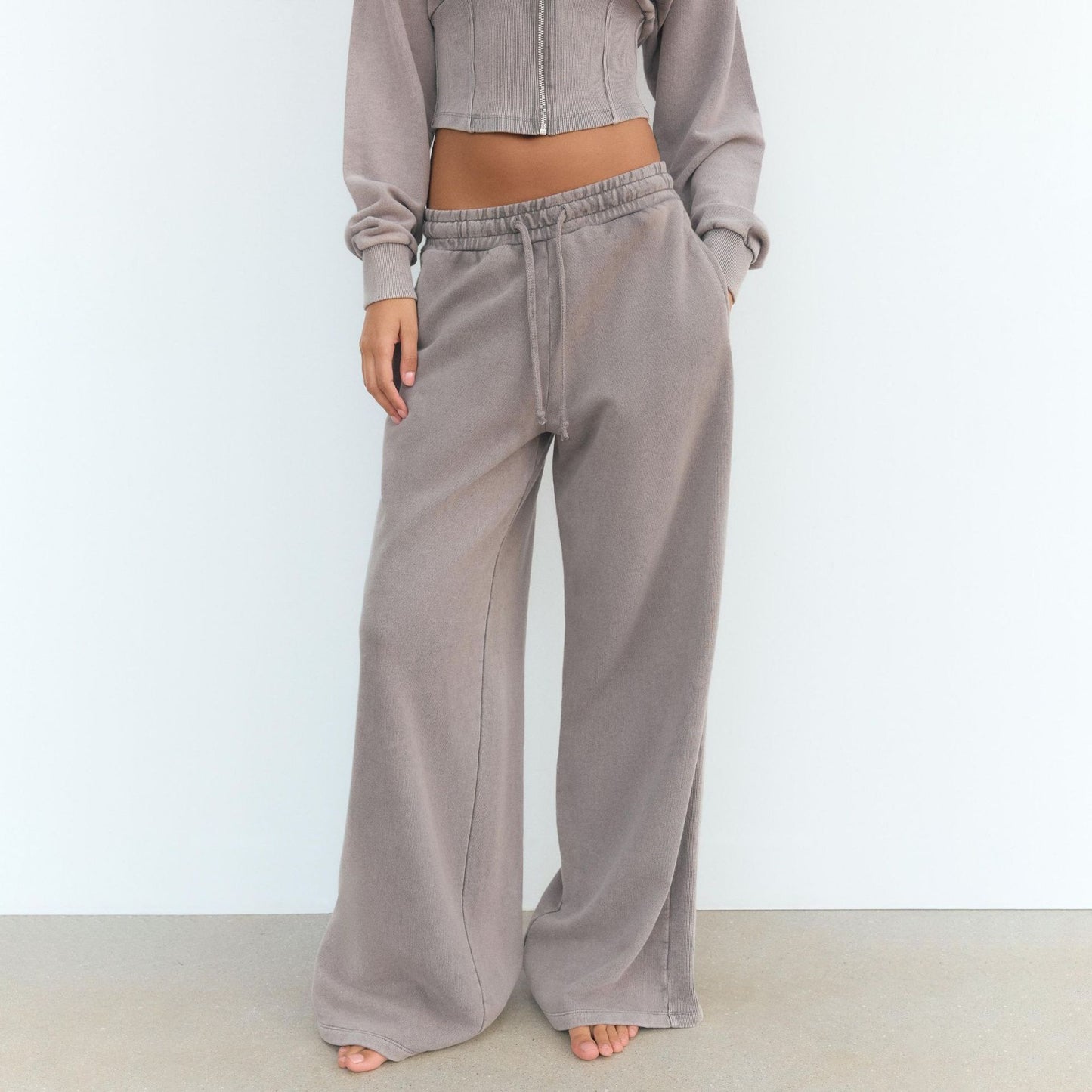 Damen modischer Zweiteiler mit cropped Hoodie und weiten Hosen Stalluxe