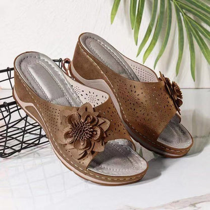 Damen modische Sandaletten mit floralen Details und komfortabler Sohle Stalluxe