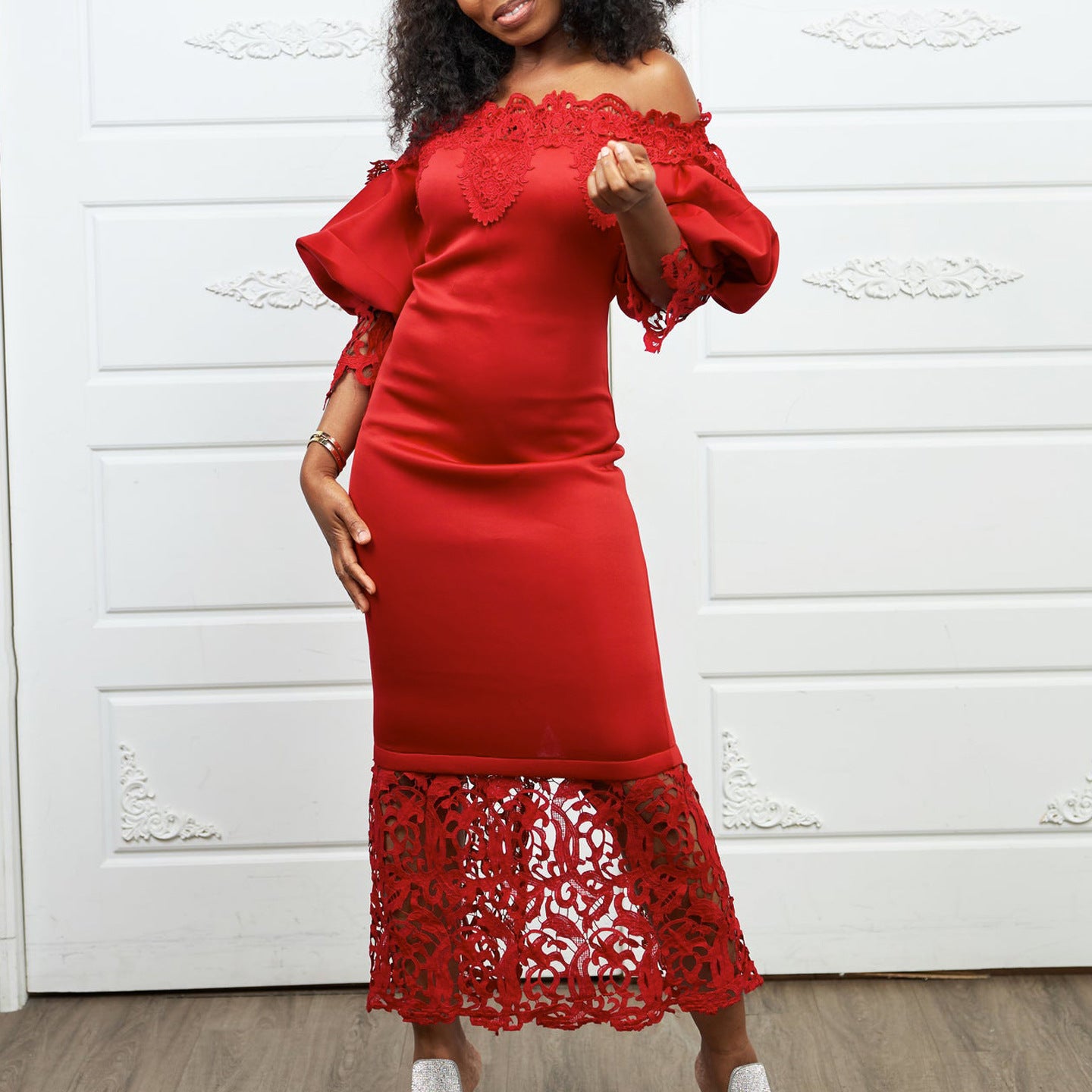 Damen Off-Shoulder Maxikleid mit Spitzenakzenten und figurschmeichelndem Schnitt Stalluxe