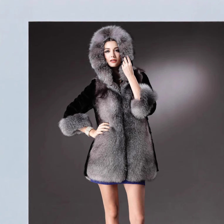 Damen Luxus Kunstpelzjacke mit Kapuze und dekorativen Details Stalluxe