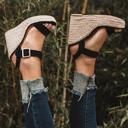 Damen Wedge-Sandalen mit schmalem Riemen und bequemem Fußbett Stalluxe