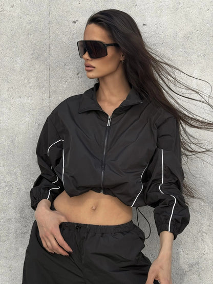 Damen funktionale Windjacke mit kurzem Schnitt und reflektierenden Akzenten Stalluxe