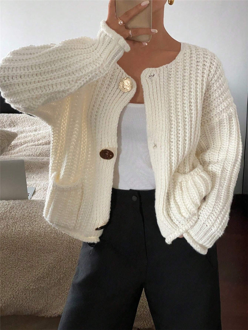 Damen Grobstrick-Jacke mit eleganten Knöpfen und Taschen Stalluxe