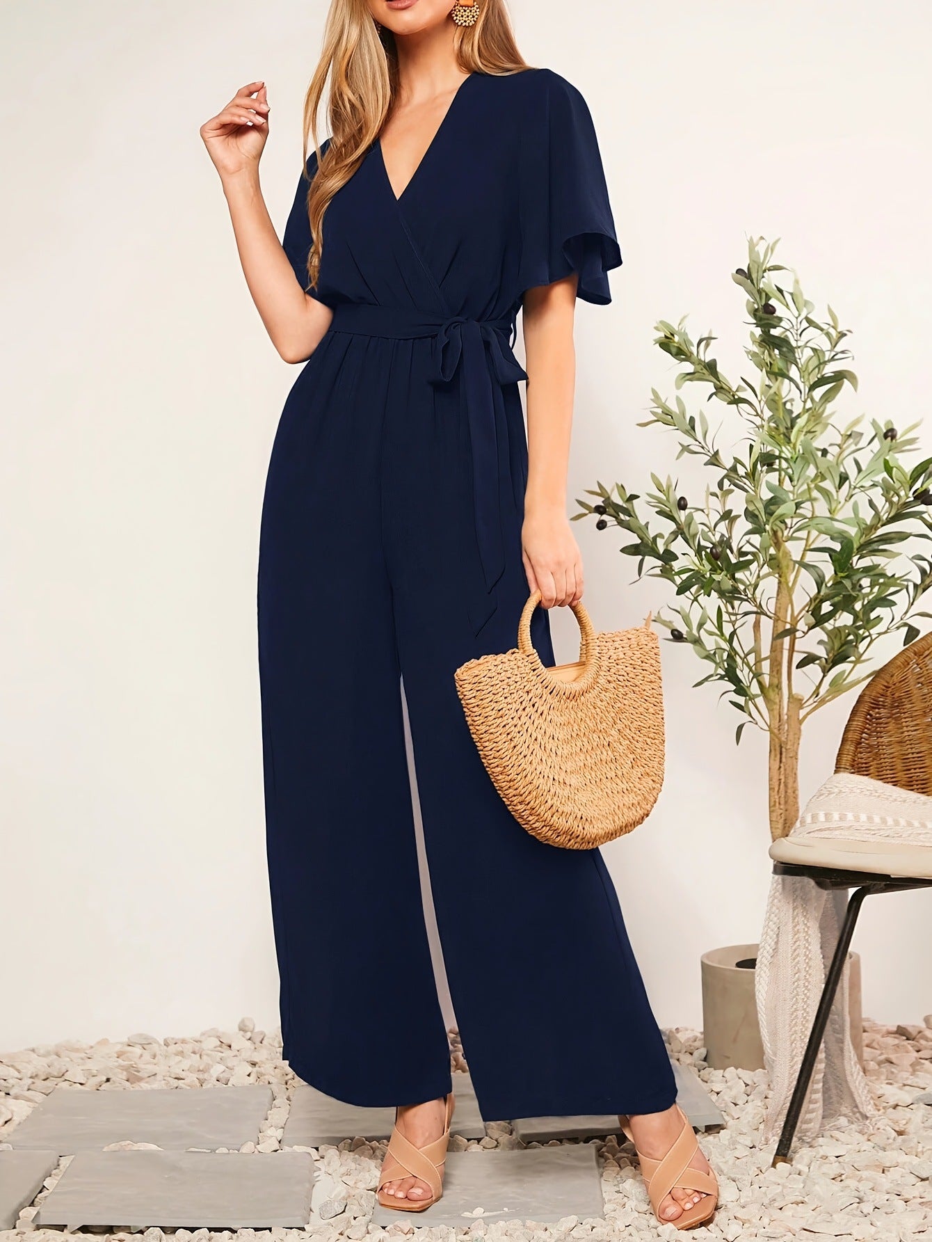 Damen eleganter Jumpsuit mit tiefem V-Ausschnitt und Poncho-Ärmeln Stalluxe