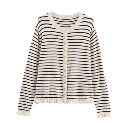 Damen modische gestreifte Strickjacke mit Rüschensaum und Knopfdetails Stalluxe