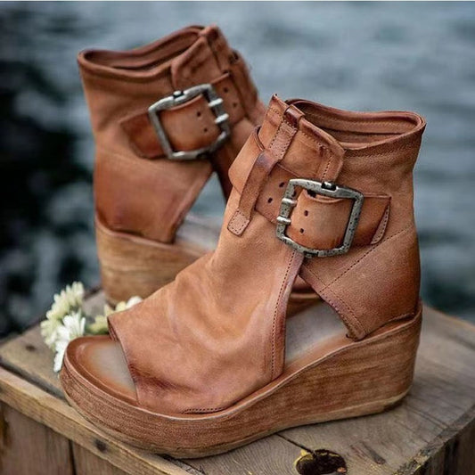 Damen Wedge-Stiefeletten aus hochwertigem Leder mit dekorativem Schnallenverschluss Stalluxe