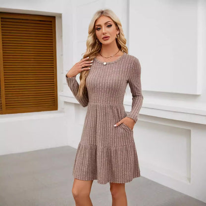 Damen gestricktes Midikleid mit voluminösem Rockteil und feiner Rippenstruktur Stalluxe