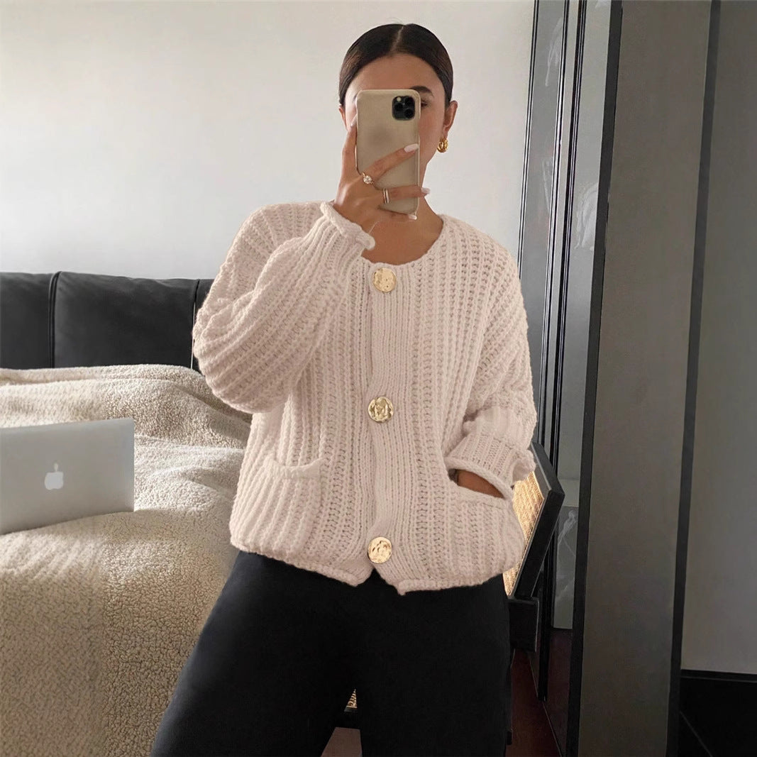 Damen Grobstrick-Jacke mit eleganten Knöpfen und Taschen Stalluxe