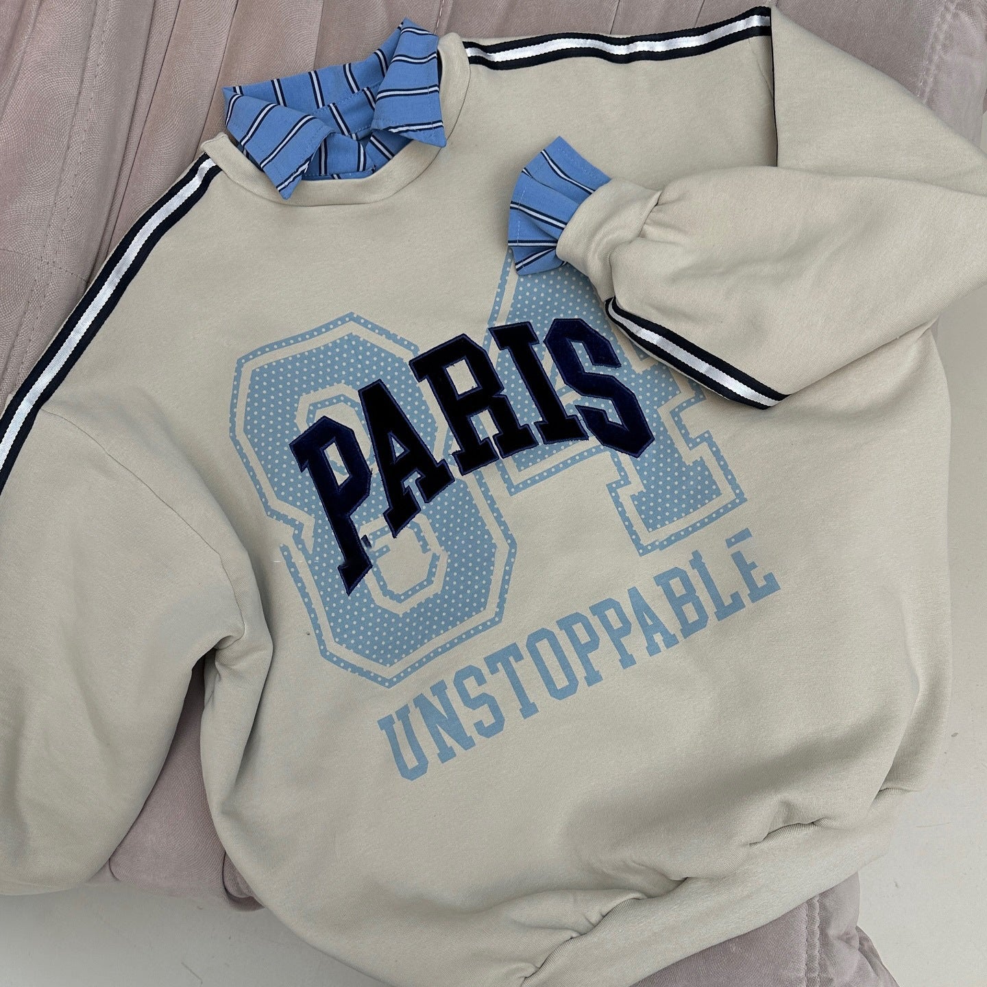 Damen Oversized Sweatshirt mit modischem Paris-Print und gestreiften Akzenten Stalluxe