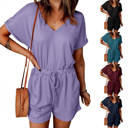 Damen lässiger Kurz-Jumpsuit mit Gürteldetail und tiefem V-Ausschnitt Stalluxe
