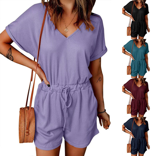 Damen lässiger Kurz-Jumpsuit mit Gürteldetail und tiefem V-Ausschnitt Stalluxe