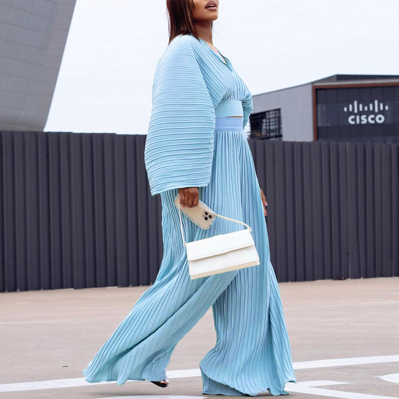 Damen Plissierter Jumpsuit mit voluminösen Ärmeln und taillierter Passform Stalluxe