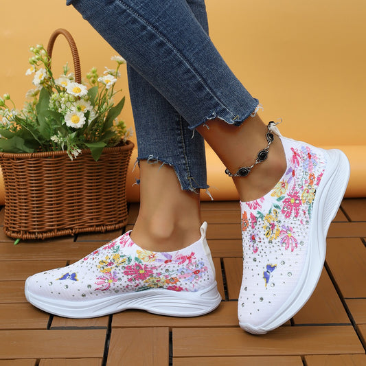 Damen Bequeme Slip-On Sneakers mit modischer Blumenstickerei und Strassdetails Stalluxe